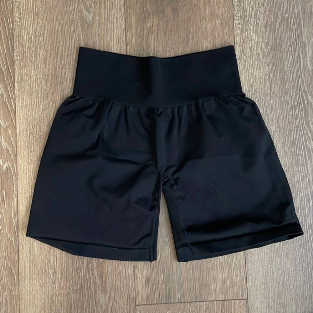 NVGTN black solid seamless shorts, size small